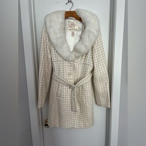 ArdenB winter off white coat in brand new condition. No tags however never worn.